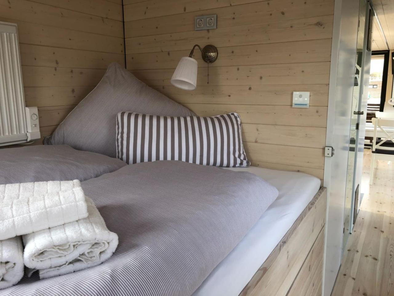 ווילהלמסהאבן Hausboot Resort Nordseekueste מראה חיצוני תמונה