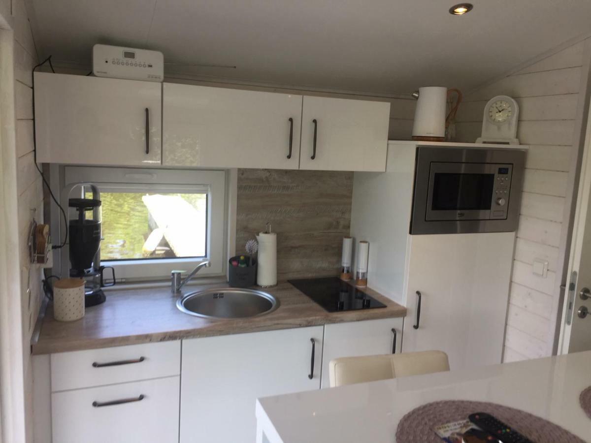 ווילהלמסהאבן Hausboot Resort Nordseekueste מראה חיצוני תמונה