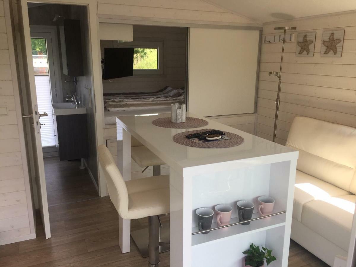 ווילהלמסהאבן Hausboot Resort Nordseekueste מראה חיצוני תמונה
